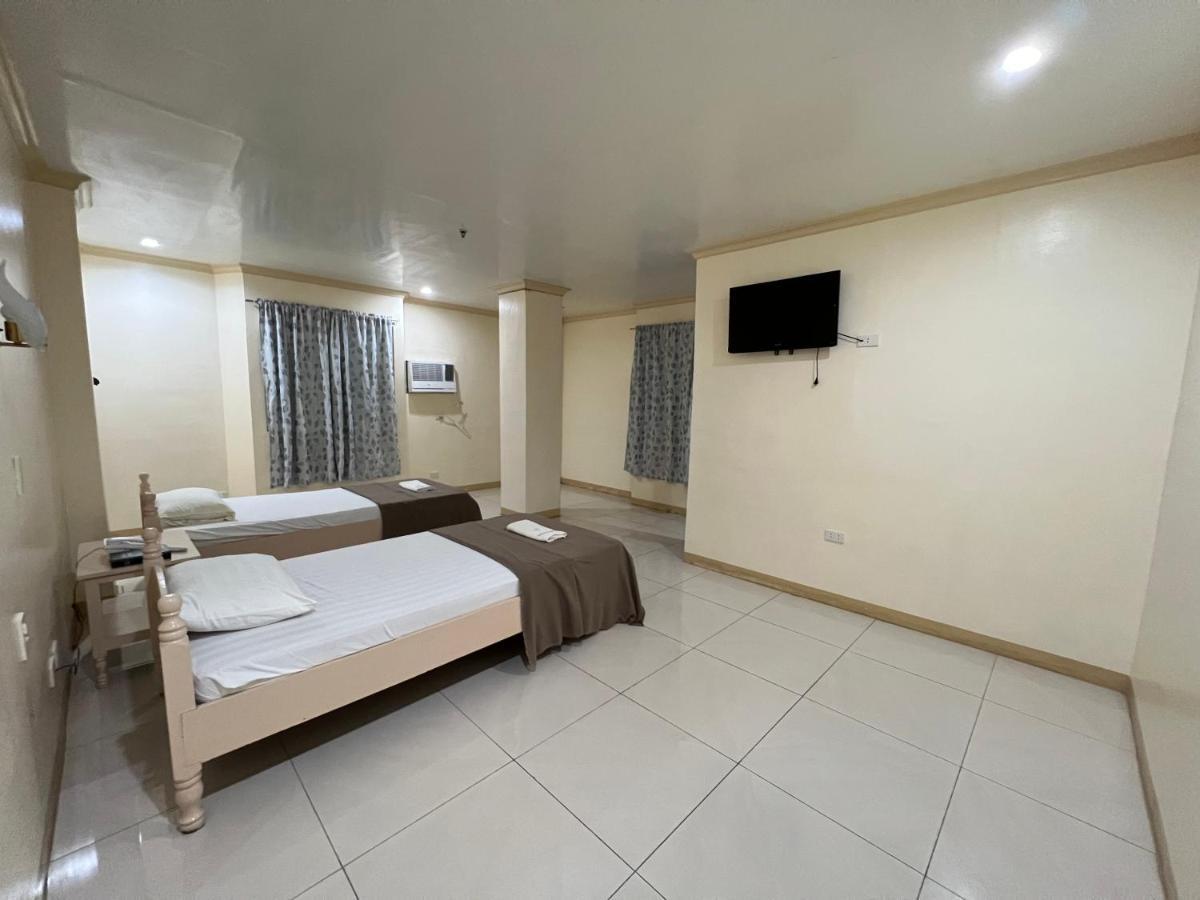 La Elliana Hotel & Restaurant, Inc. Laoag Exterior photo